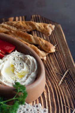 Humus vejetaryen yemeği.