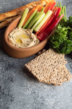 Humus vejetaryen yemeği.