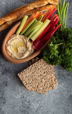 Humus vejetaryen yemeği.