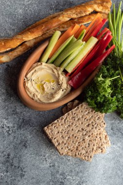 Humus vejetaryen yemeği.