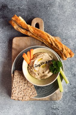 Humus vejetaryen yemeği.