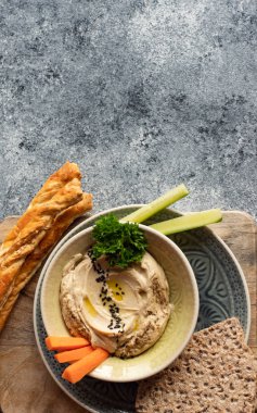 Humus vejetaryen yemeği.