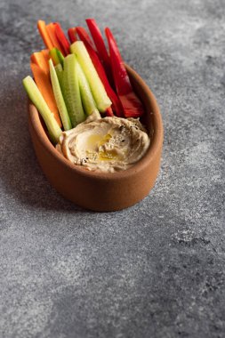 Humus vejetaryen yemeği.