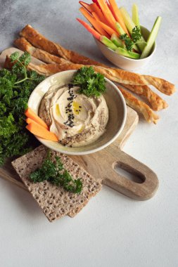 Humus vejetaryen yemeği.