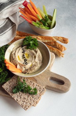 Humus vejetaryen yemeği.