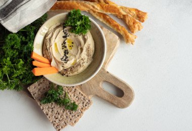 Humus vejetaryen yemeği.