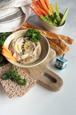 Humus vejetaryen yemeği.