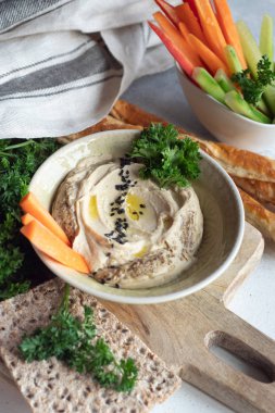 Humus vejetaryen yemeği.