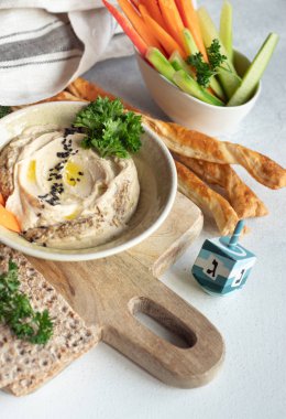 Humus vejetaryen yemeği.