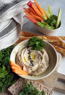 Humus vejetaryen yemeği.