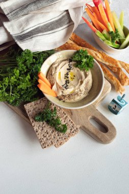 Humus vejetaryen yemeği.