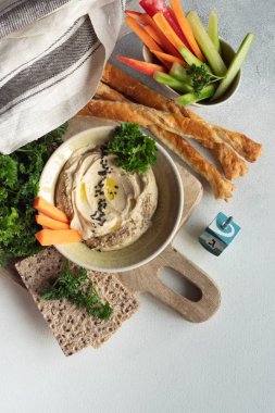 Humus vejetaryen yemeği.