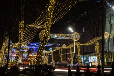 Gece şehrinde aydınlanma