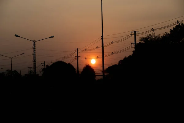 Straßen Und Goldenes Licht Während Des Abendlichen Sonnenuntergangs — Stockfoto