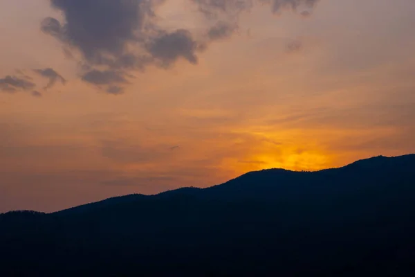 Montaña Luz Dorada Durante Atardecer —  Fotos de Stock