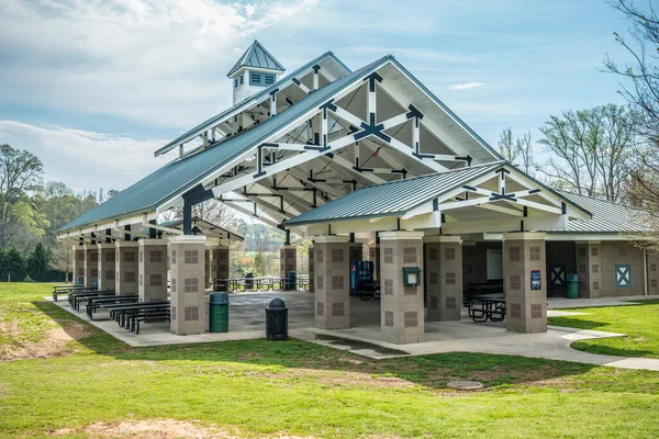 Empty Picnic Shelter Pavilion Building Normally Packed People Sunny Day — Stock Photo, Image