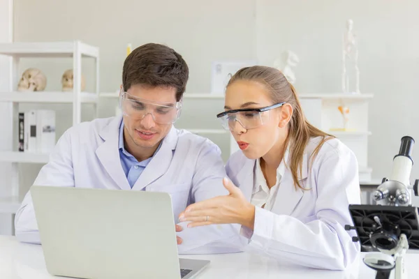 Het Concept Van Onderzoekers Gezondheidszorg Onderzoekers Die Werkzaam Zijn Laboratoria — Stockfoto