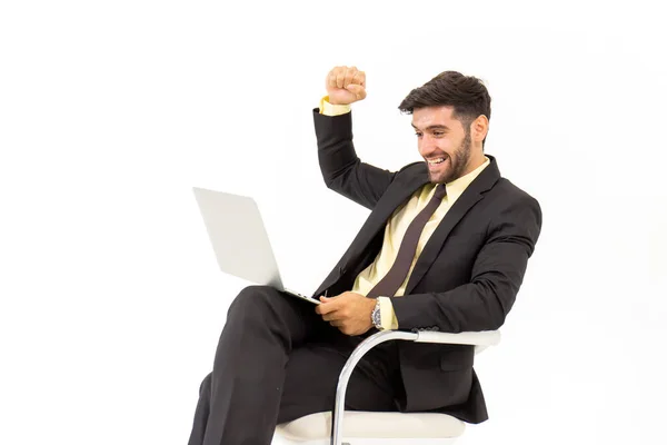 Hombre Negocios Guapo Sentado Una Silla Mostrando Signos Felicidad Aislado — Foto de Stock
