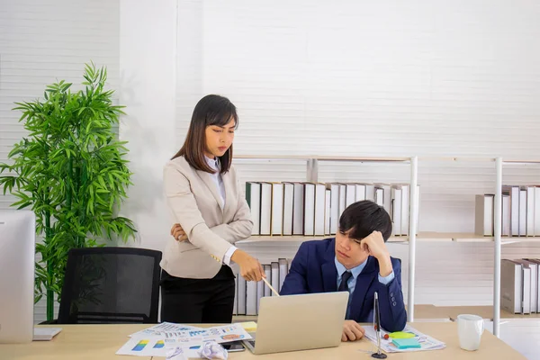 Een Aziatisch Vrouwelijk Hoofd Stond Een Serieuze Uitdrukking Stoppen Met — Stockfoto