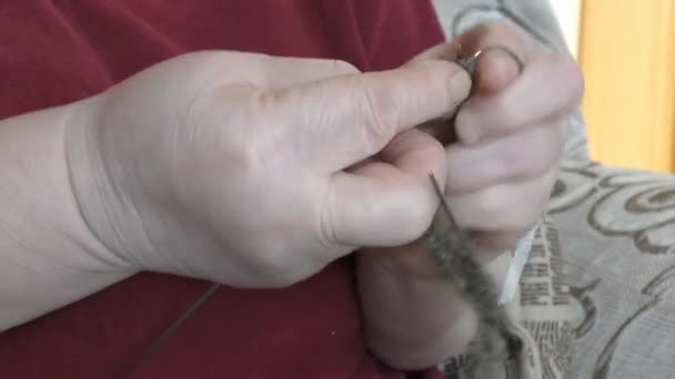 Strickerinnen Stricken Mit Wolle — Stockvideo