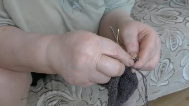 Woman Knitter Knitting Wool — Stock Video