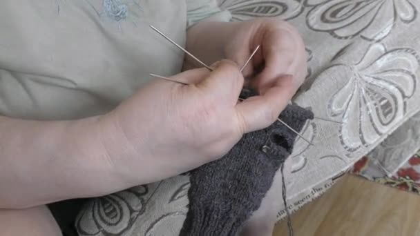 Woman Knitter Knitting Wool — Stock Video