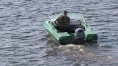 Naryan-Mar, Rusya, 2019. Pechora nehrinde gemiler ve tekneler hareket ediyor.