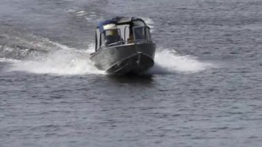 Naryan-Mar, Rusya, 2019. Pechora nehrinde gemiler ve tekneler hareket ediyor.