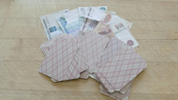 Russisches Geld Durch Spielkarten Abgedeckt — Stockfoto