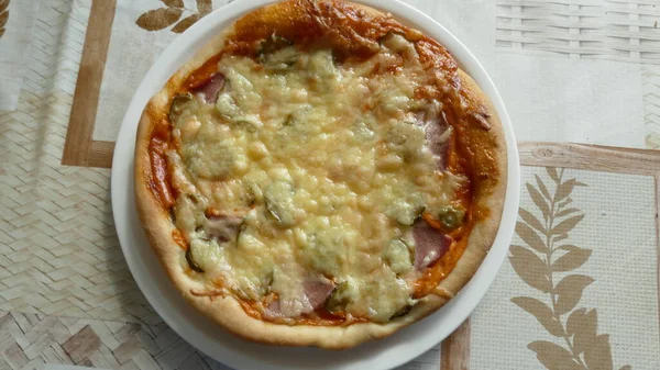 Pizza Preparată Acasă Farfurie — Fotografie, imagine de stoc