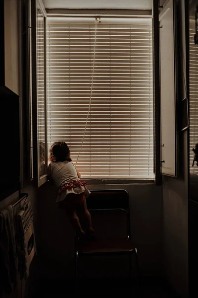 Girl Wants Out Window Street — Stock Photo, Image