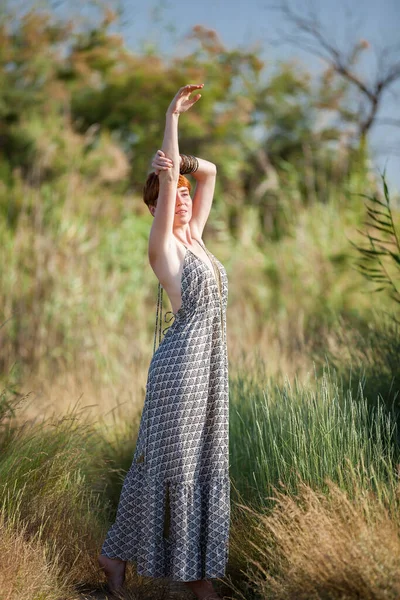 Freedom Woman Standing Arms Air Outsid — 图库照片