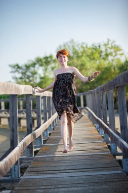 ÖZGÜRLÜK, GÜZEL KADIN GATEWA 'DA Kaçıyor