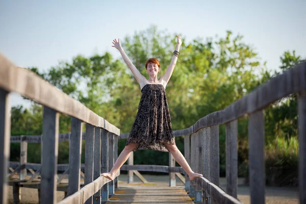 Liberdade Happy Woman Gatewa — Fotografia de Stock