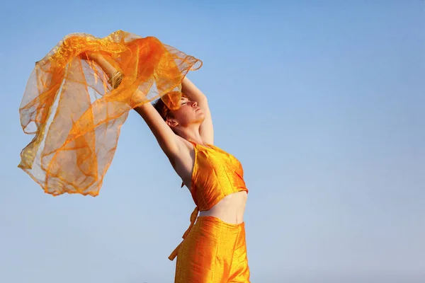 ÖZGÜRLÜK, HAVAALARI, KADIN ORANGE SARF GİRİŞ EDİLDİ
