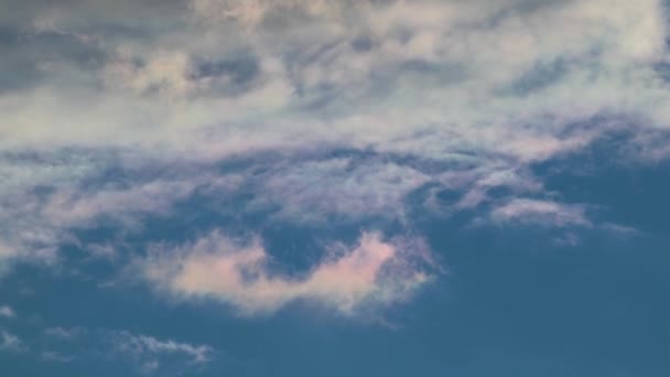 劇的な空の雲の背景を表示します 夕日高風光明媚な層の曇天ビュー — ストック動画
