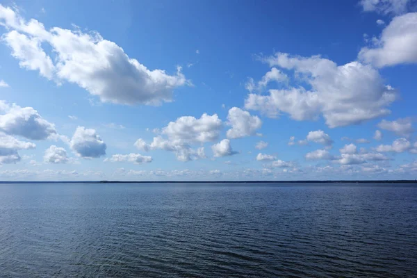 Schöne Weißrussische Wolkenkratzer Großen See Nationalpark Mit Glitzerndem Wasser Und — Stockfoto