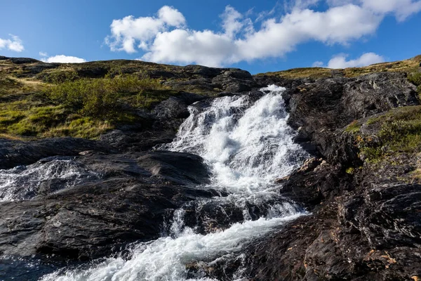 Soleado Blanco Escénico Noruego Potente Cascada Del Río Cascada Con — Foto de Stock