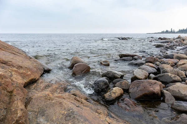 Suécia Lado Mar Rochoso Norte Épico Místico Paisagem Cinza Nublado — Fotografia de Stock