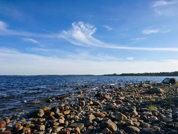 Suécia Lado Mar Rochoso Norte Épico Céu Azul Brilhante Belas — Fotografia de Stock