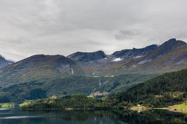 Cloudy Lake Town Norway Mountains Nature Travel Panoramic View Lake — Stock Photo, Image