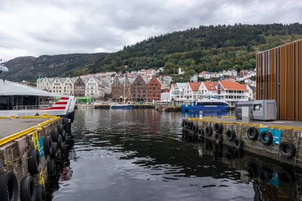 Bergen Norvégia 2019 Szeptember Kikötő Fjord Városnéző Hajókikötő Kilátás Történelmi — Stock Fotó