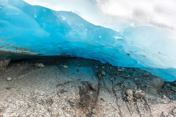 Národním Parku Jostedalsbreen Zblízka Prosvětluje Ledovec Jasným Modrým Světlem Norsko — Stock fotografie