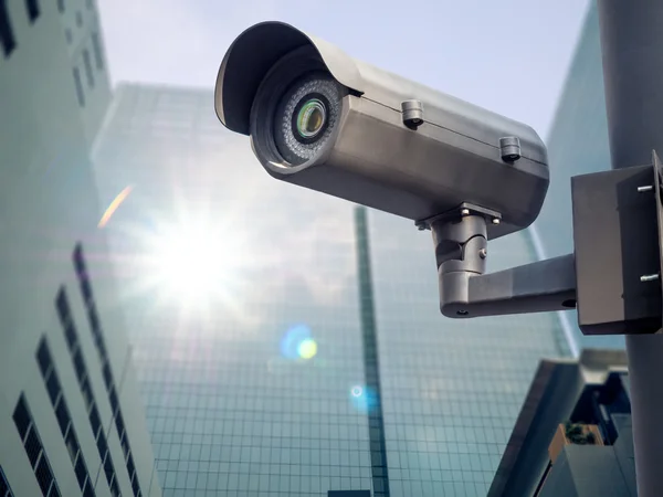Cámara de seguridad CCTV en edificio de oficinas — Foto de Stock