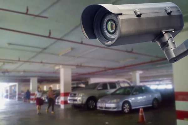 Cámara de seguridad CCTV en edificio de oficinas — Foto de Stock