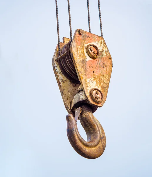 Red and white crane hooks hanging on steel ropes  on white — Stock Photo, Image