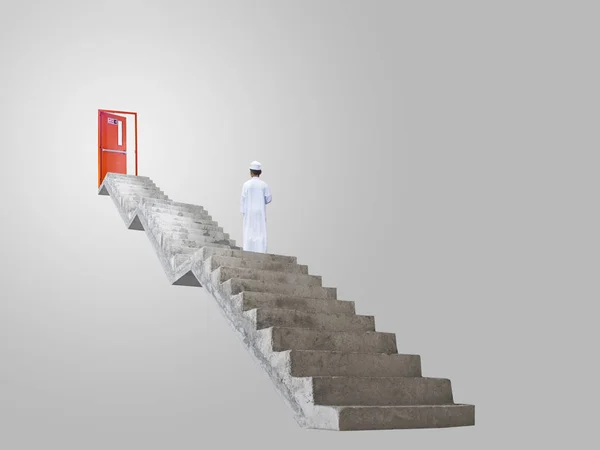 Stairs step up to red door in front of muslim boy — Stock Photo, Image
