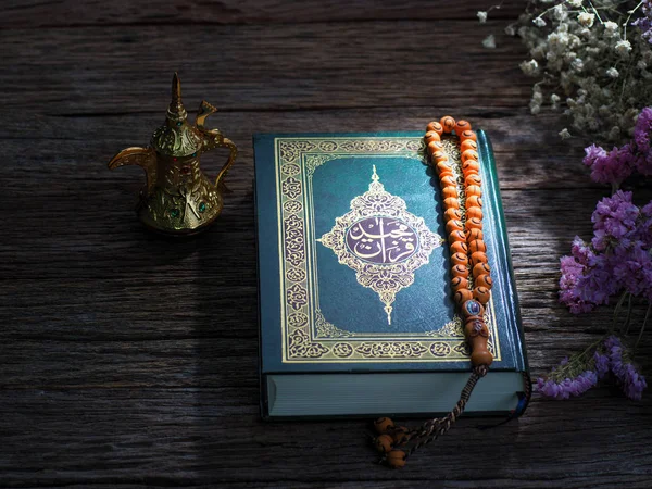 Coran ou Kuran, le livre sacré islamique , — Photo