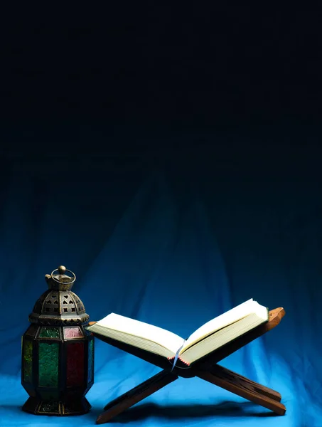 The islamic holy book, in dark background — Stock Photo, Image