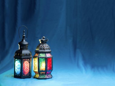 Müslüman stilin fener renkleri ile aydınlatma